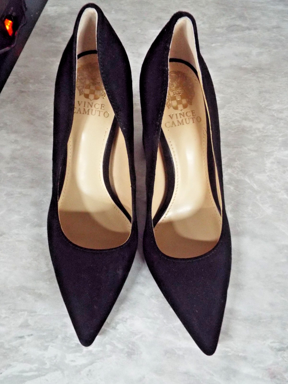 Vince Camuto Ableen Womens Pump Sz 6.5M Black Suede Pointed Toe